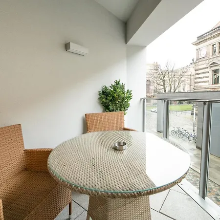 Global Living - Design I Center I Balcony I Smart-tv I Kitchen I *