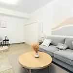 Global Living - Design I Center I Balcony I Smart-tv I Kitchen I * דרזדן