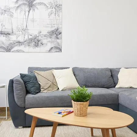 Global Living - Design I Center I Balcony I Smart-tv I Kitchen I