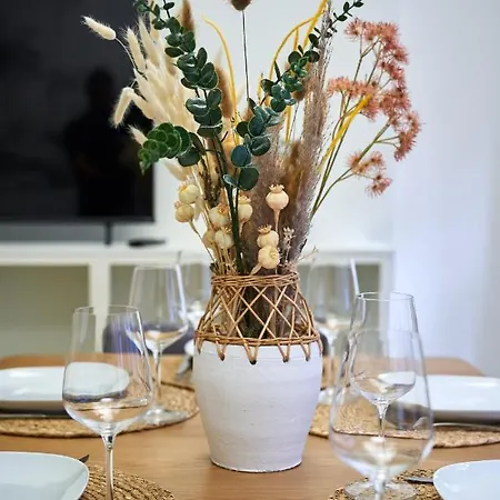 Global Living - Design I Center I Balcony I Smart-tv I Kitchen I Apartment