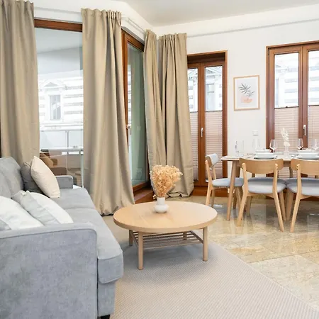 Global Living - Design I Center I Balcony I Smart-tv I Kitchen I Apartmán *