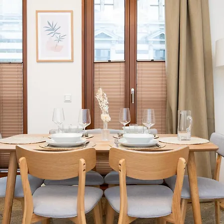 Apartment Global Living - Design I Center I Balcony I Smart-tv I Kitchen I *