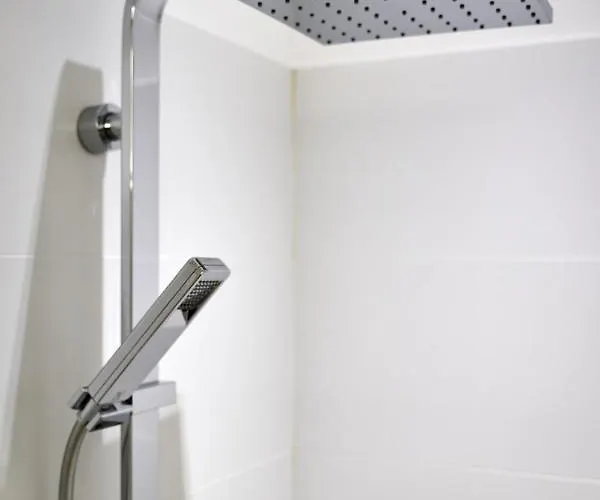 Global Living - Design I Center I Balcony I Smart-tv I Kitchen I شقة دريسدن