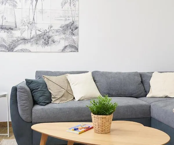 Global Living - Design I Center I Balcony I Smart-tv I Kitchen I