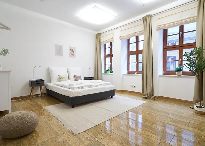 Global Living - Design I Center I Balcony I Smart-tv I Kitchen I دريسدن