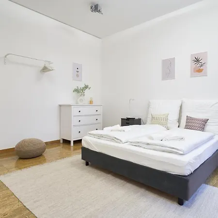 Global Living - Design I Center I Balcony I Smart-tv I Kitchen I *