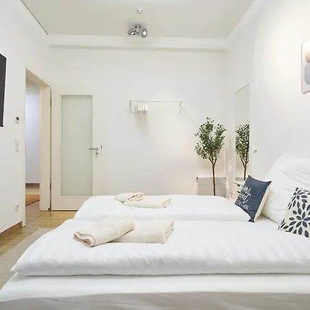 Global Living - Design I Center I Balcony I Smart-tv I Kitchen I アパート