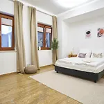 Global Living - Design I Center I Balcony I Smart-tv I Kitchen I Apartament