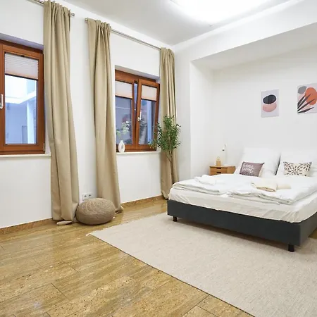 Global Living - Design I Center I Balcony I Smart-tv I Kitchen I 公寓
